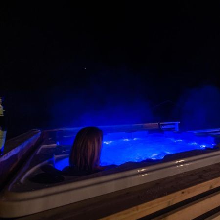 Arctic Lodge Tromvik With Jacuzzi Tromso Exterior photo