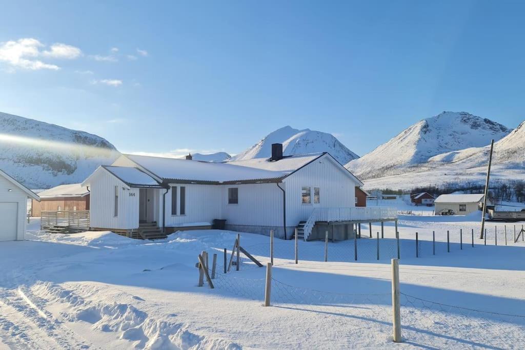 Arctic Lodge Tromvik With Jacuzzi Tromso Exterior photo